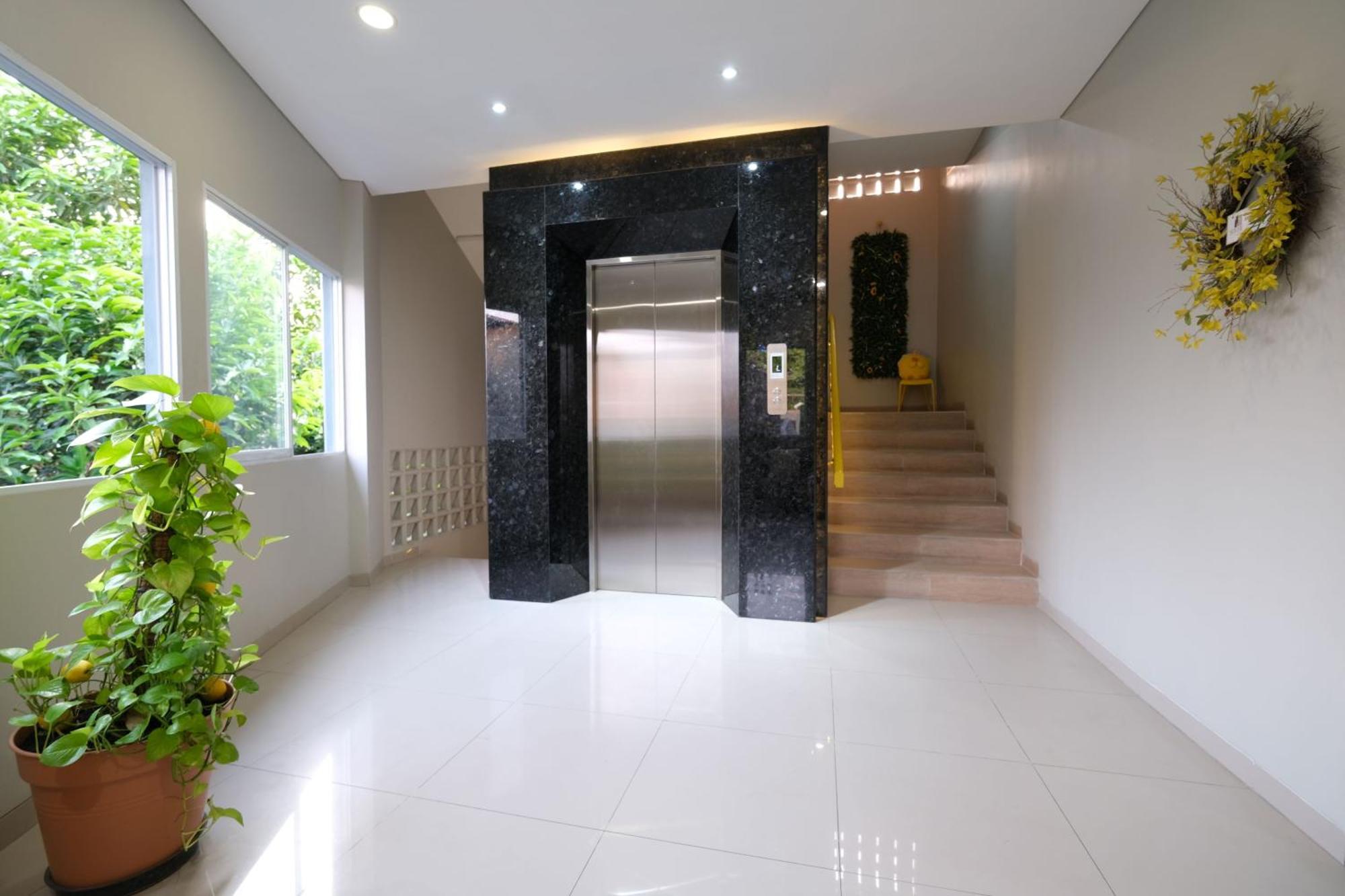 S101 Hotels Semarang Bagian luar foto