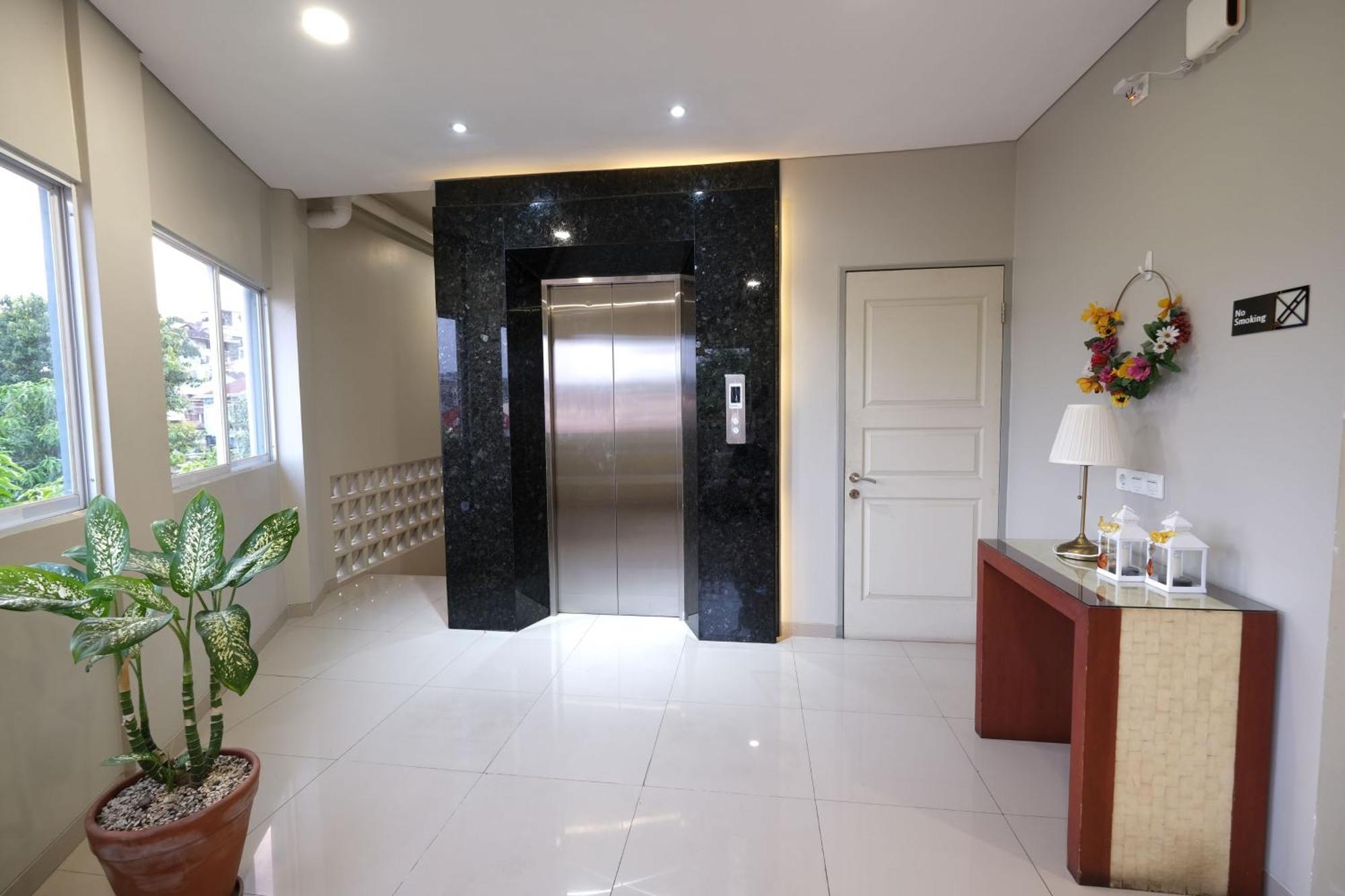 S101 Hotels Semarang Bagian luar foto