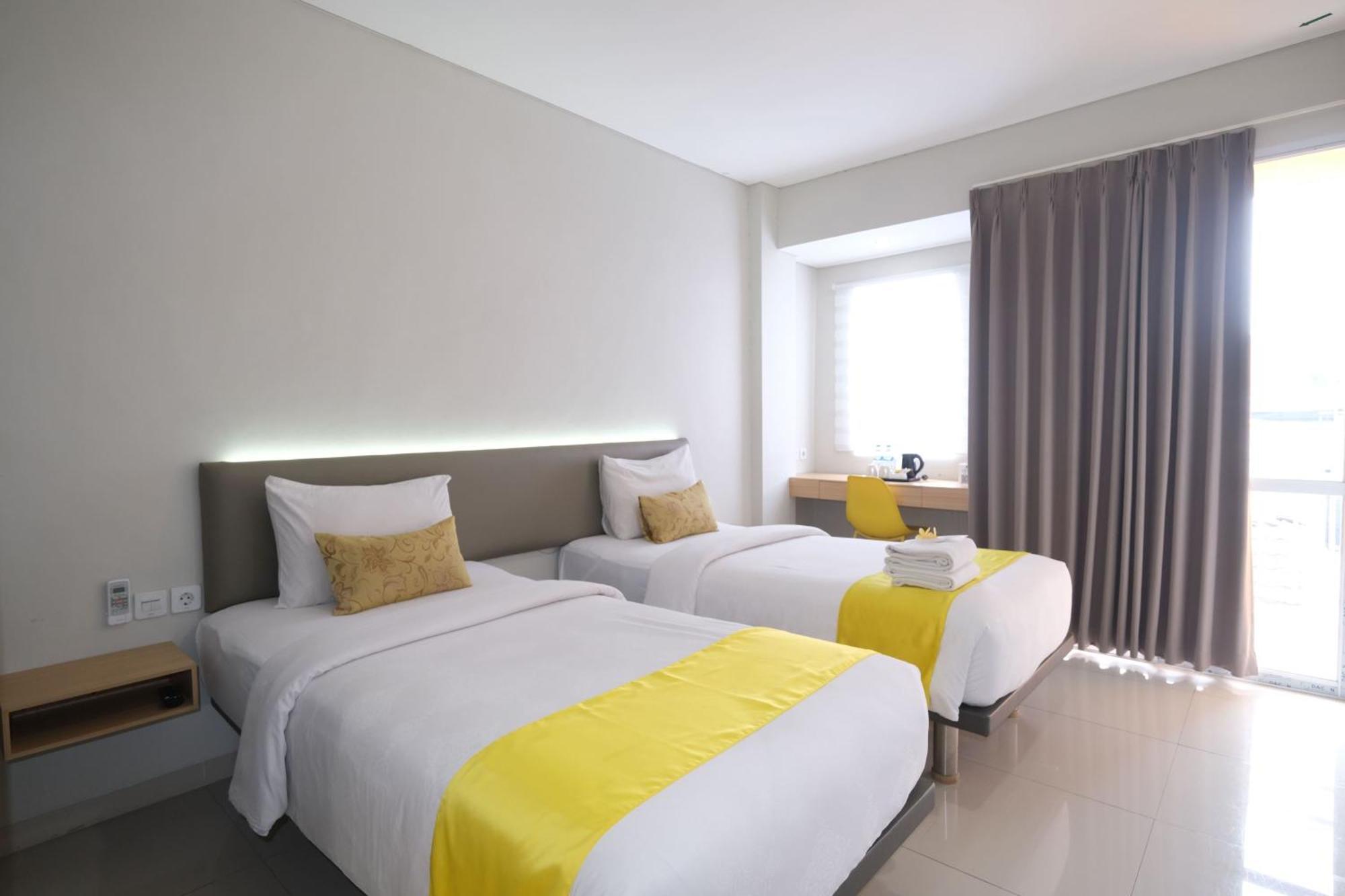 S101 Hotels Semarang Bagian luar foto